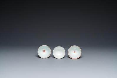 22 Chinese famille rose and blue and white cups and 19 saucers, koppen, Kangxi and later