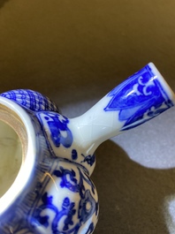 A Japanese blue and white Arita hot water kettle, Edo, 17/18th C.