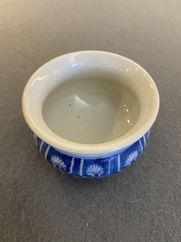 A small Chinese blue and white censer, Kangxi
