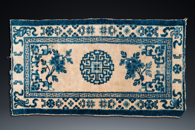 Deux tapis chinois, 19/20&egrave;me