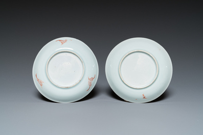 Een paar Chinese famille rose koppen en schotels, Yongzheng