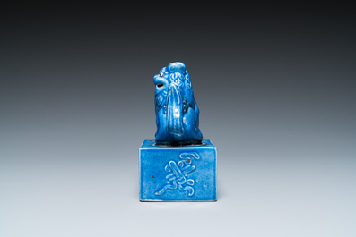 A Chinese monochrome blue Qianlong seal with a Buddhist lion, 19/20th C.