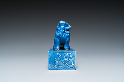 A Chinese monochrome blue Qianlong seal with a Buddhist lion, 19/20th C.