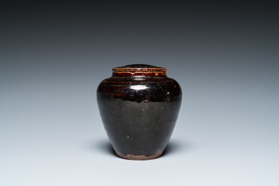 Bo&icirc;te &agrave; th&eacute; couverte en gr&egrave;s de type Takatori, Japon, Edo, 17/18&egrave;me
