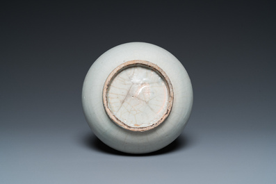 Petit vase en porcelaine de Cor&eacute;e en bleu et blanc, Jos&eacute;on, 19&egrave;me