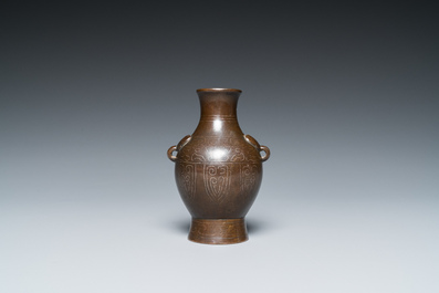Vase de forme 'hu' en bronze incrust&eacute; d'argent, Chine, 17/18&egrave;me