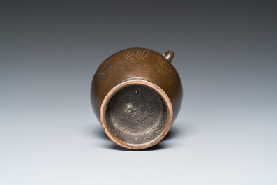 Vase de forme 'hu' en bronze incrust&eacute; d'argent, Chine, 17/18&egrave;me