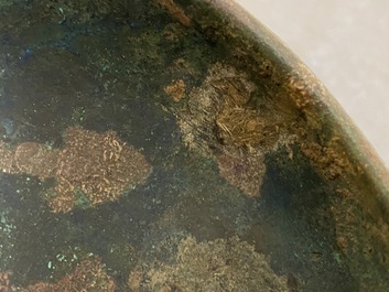 Een Chinese archa&iuml;sche rituele bronzen 'Dui' voedselkom, Periode van de Strijdende Staten