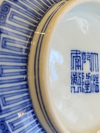 Een Chinese blauw-witte 'Wan Shou Wu Jiang' kom, Qianlong merk en periode
