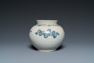 Petit vase en porcelaine de Cor&eacute;e en bleu et blanc, Jos&eacute;on, 19&egrave;me