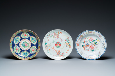 Four Chinese famille rose dishes and two bowls, 19/20th C.