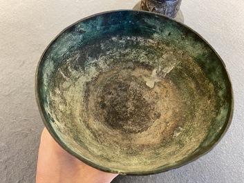 Een paar bronzen rituele 'Dou' vaten, Chenghua, volgens inscriptie gedateerd 1480