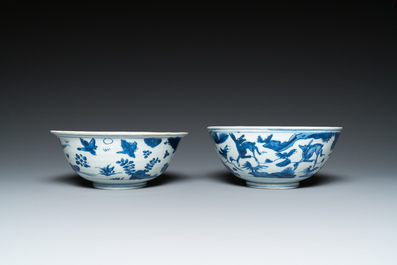 Twee Chinese blauw-witte kommen met eenden, herten en kraanvogels, Wanli