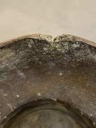 Een paar bronzen rituele 'Dou' vaten, Chenghua, volgens inscriptie gedateerd 1480