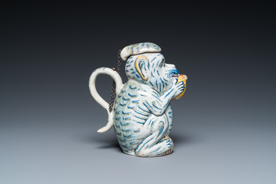 Pichet en forme de singe en fa&iuml;ence polychrome de Delft, 18&egrave;me
