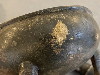 Een Chinese archa&iuml;sche rituele bronzen 'Dui' voedselkom, Periode van de Strijdende Staten