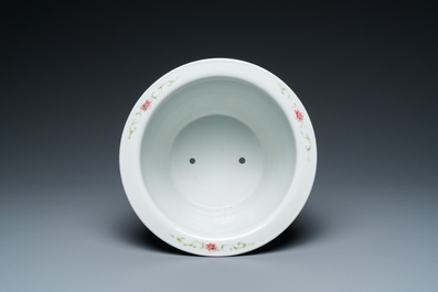 A Chinese famille rose plate and a jardini&egrave;re, Yongzheng and Hongxian mark, Republic