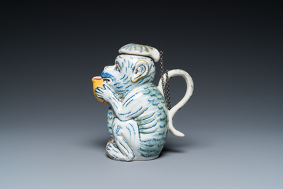 Pichet en forme de singe en fa&iuml;ence polychrome de Delft, 18&egrave;me