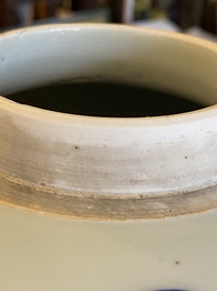 Een Chinese blauw-witte 'kylin' pot, Shunzhi