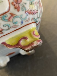 A rectangular Chinese famille rose jardini&egrave;re, 19th C.