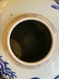 Een Chinese blauw-witte 'kylin' pot, Shunzhi