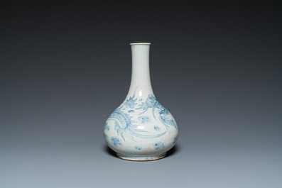 A Korean blue and white 'dragon' bottle vase, Joseon, 18/19th C.