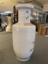 Een Chinese famille rose rouleau vaas, Daoguang merk, 19e eeuw