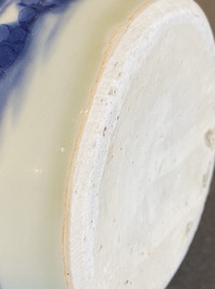 Een Chinese blauw-witte 'kylin' pot, Shunzhi