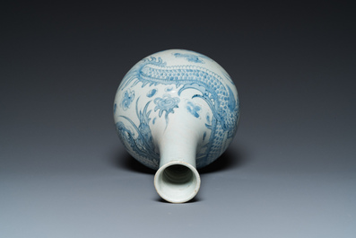 A Korean blue and white 'dragon' bottle vase, Joseon, 18/19th C.