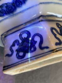 Vase en porcelaine de Chine en bleu et blanc transform&eacute; en verseuse pour le march&eacute; ottoman, Jiajing