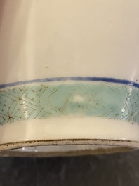 Een Chinese famille rose rouleau vaas, Daoguang merk, 19e eeuw