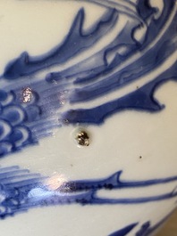 Een Chinese blauw-witte 'kylin' pot, Shunzhi