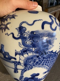 Een Chinese blauw-witte 'kylin' pot, Shunzhi