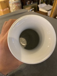 Een Chinese blauw-witte en koperrode 'tijger' vaas, Zhong Guo Jingdezhen Zhi 中國景德鎮製 merk, 20e eeuw