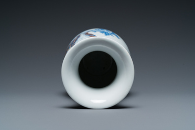 Een Chinese blauw-witte en koperrode 'tijger' vaas, Zhong Guo Jingdezhen Zhi 中國景德鎮製 merk, 20e eeuw