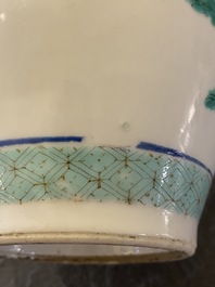 Een Chinese famille rose rouleau vaas, Daoguang merk, 19e eeuw