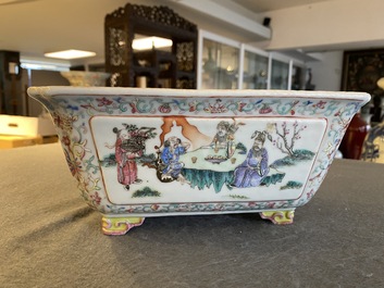 A rectangular Chinese famille rose jardini&egrave;re, 19th C.