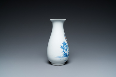 Een Chinese blauw-witte en koperrode 'tijger' vaas, Zhong Guo Jingdezhen Zhi 中國景德鎮製 merk, 20e eeuw