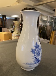 Een Chinese blauw-witte en koperrode 'tijger' vaas, Zhong Guo Jingdezhen Zhi 中國景德鎮製 merk, 20e eeuw