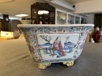 A rectangular Chinese famille rose jardini&egrave;re, 19th C.