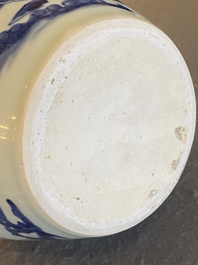 Een Chinese blauw-witte 'kylin' pot, Shunzhi
