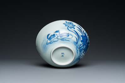 Een Chinese blauw-witte 'Bleu de Hue' kom voor de Vietnamese markt, Ngoạn ngọc 玩玉 merk, 19e eeuw
