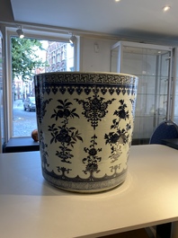 A fine Chinese blue and white 'sanduo' jardini&egrave;re, Qianlong