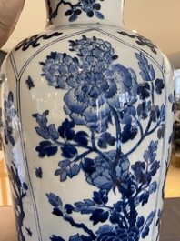 A large Chinese blue and white rouleau vase with floral design, Kangxi