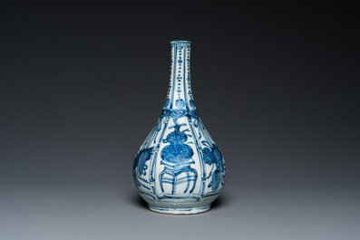 A Chinese blue and white kraak porcelain bottle vase, Wanli
