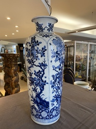 A large Chinese blue and white rouleau vase with floral design, Kangxi