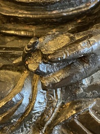 Een grote Chinese gelakte bronzen Boeddha, Ming