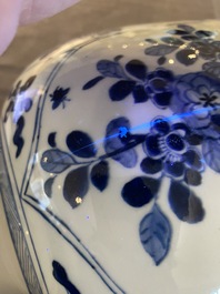 A large Chinese blue and white rouleau vase with floral design, Kangxi