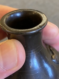 Vase de forme 'hu' en bronze incrust&eacute; d'argent, Chine, 17/18&egrave;me