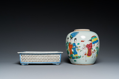 A Chinese famille rose jar and a rectangular blue and white jardini&egrave;re, 18/19th C.